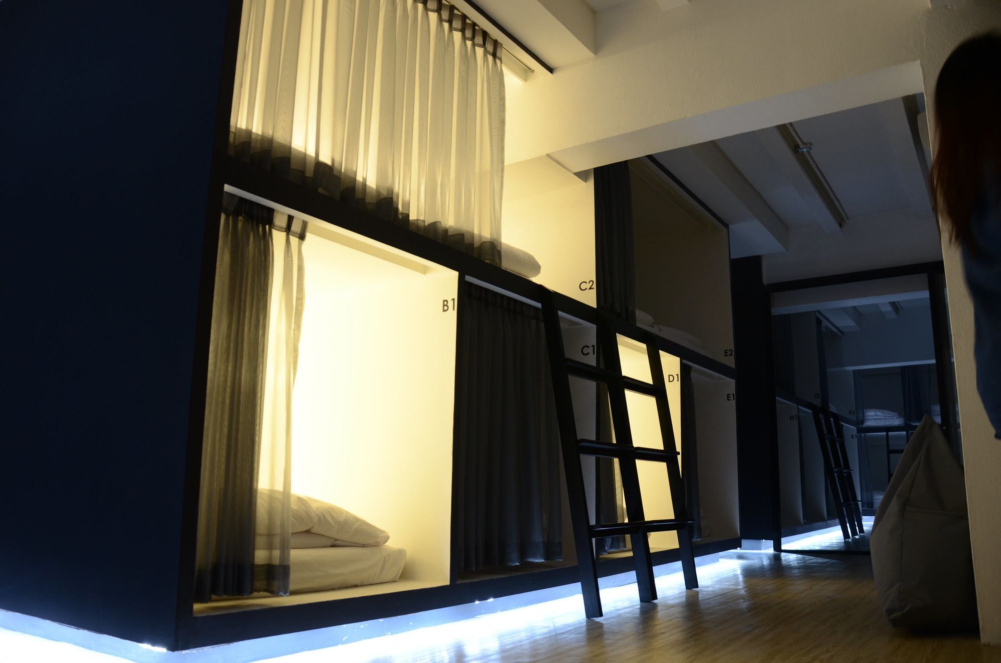 3 Howw Hostel At Sukhumvit 21 Bangkok Dış mekan fotoğraf