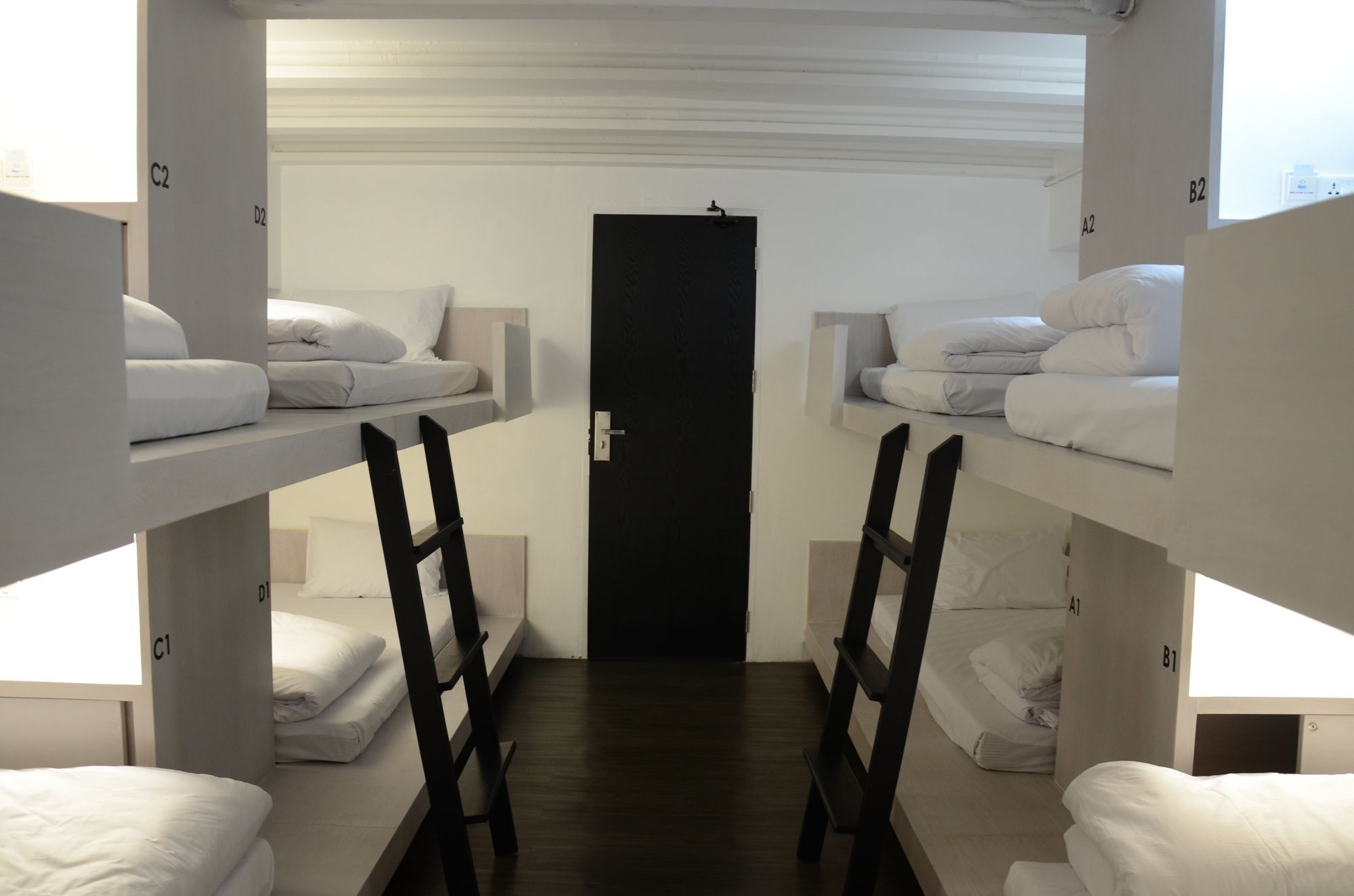 3 Howw Hostel At Sukhumvit 21 Bangkok Dış mekan fotoğraf