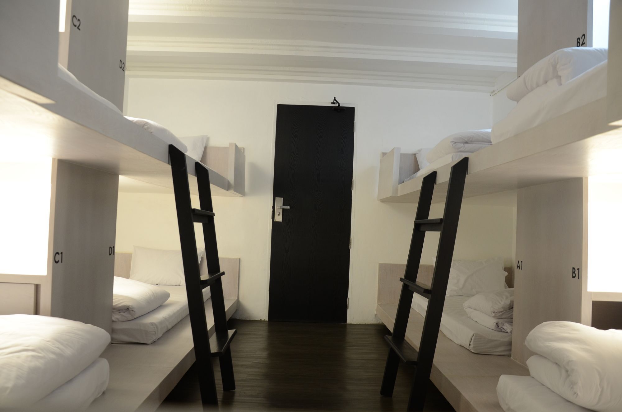 3 Howw Hostel At Sukhumvit 21 Bangkok Dış mekan fotoğraf
